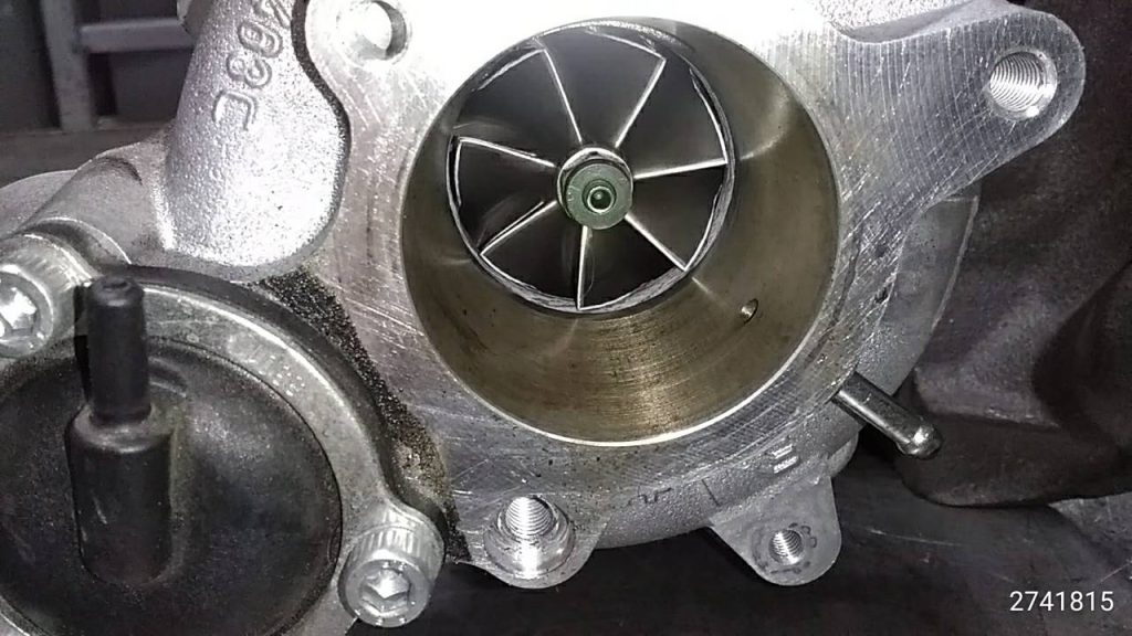De turbo, gezien vanaf de inlaatkant